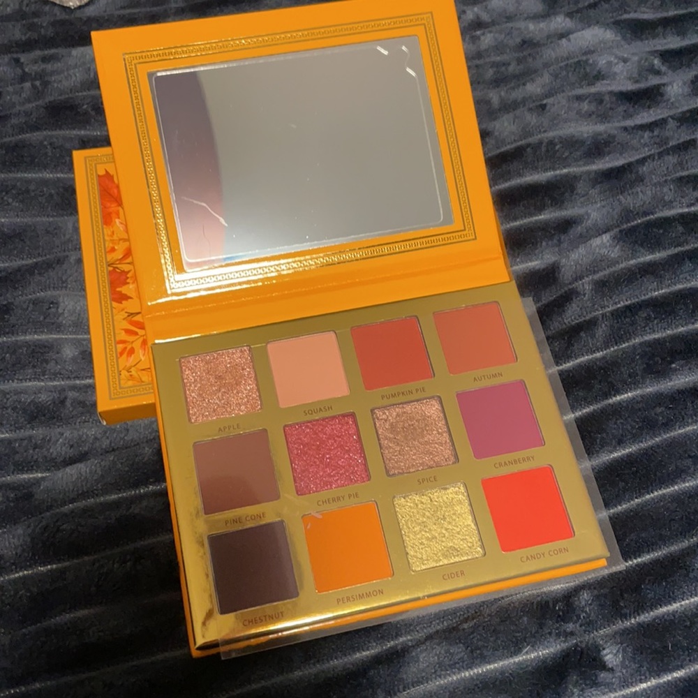 ACE Beaute - Falling for you eyeshadow palette